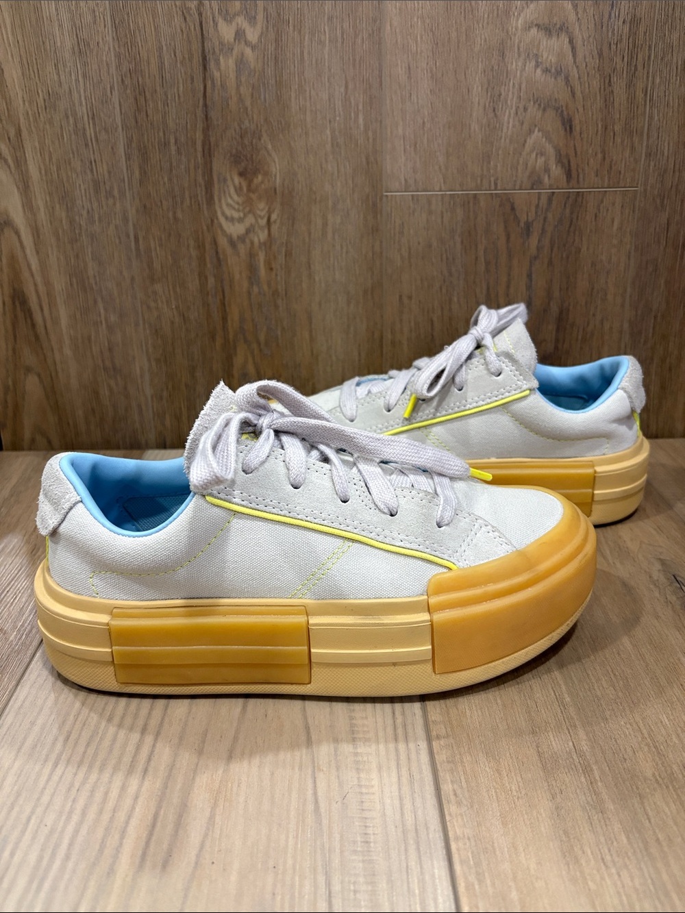 Converse Chuck Taylor All Star Cruise Low Pale Putty Gum Honey Platform Sneaker